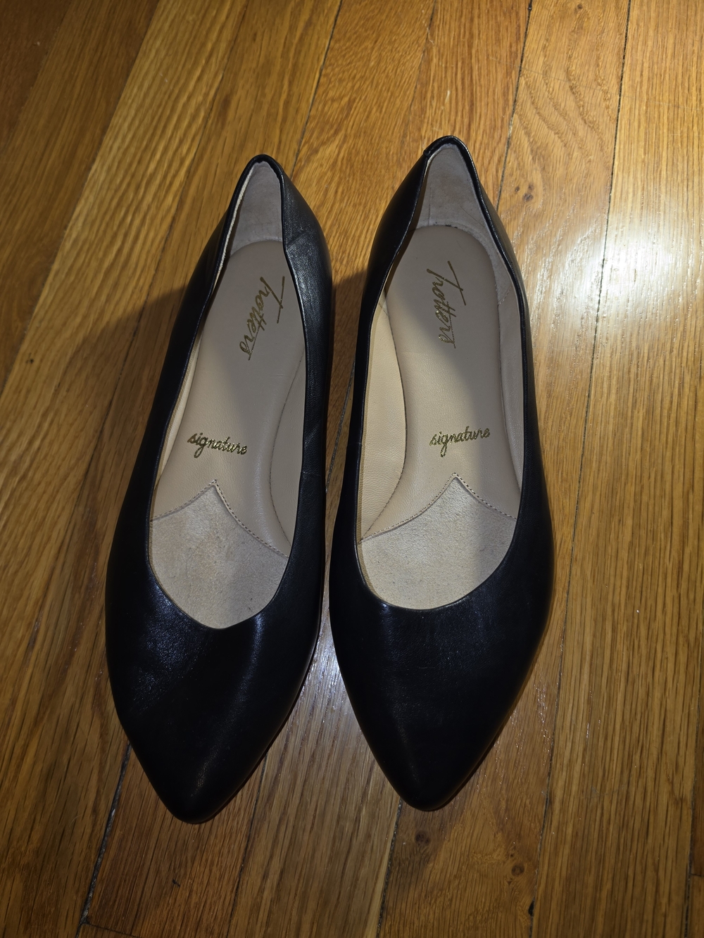 Trotters Estee Black Leather Flats 8WW